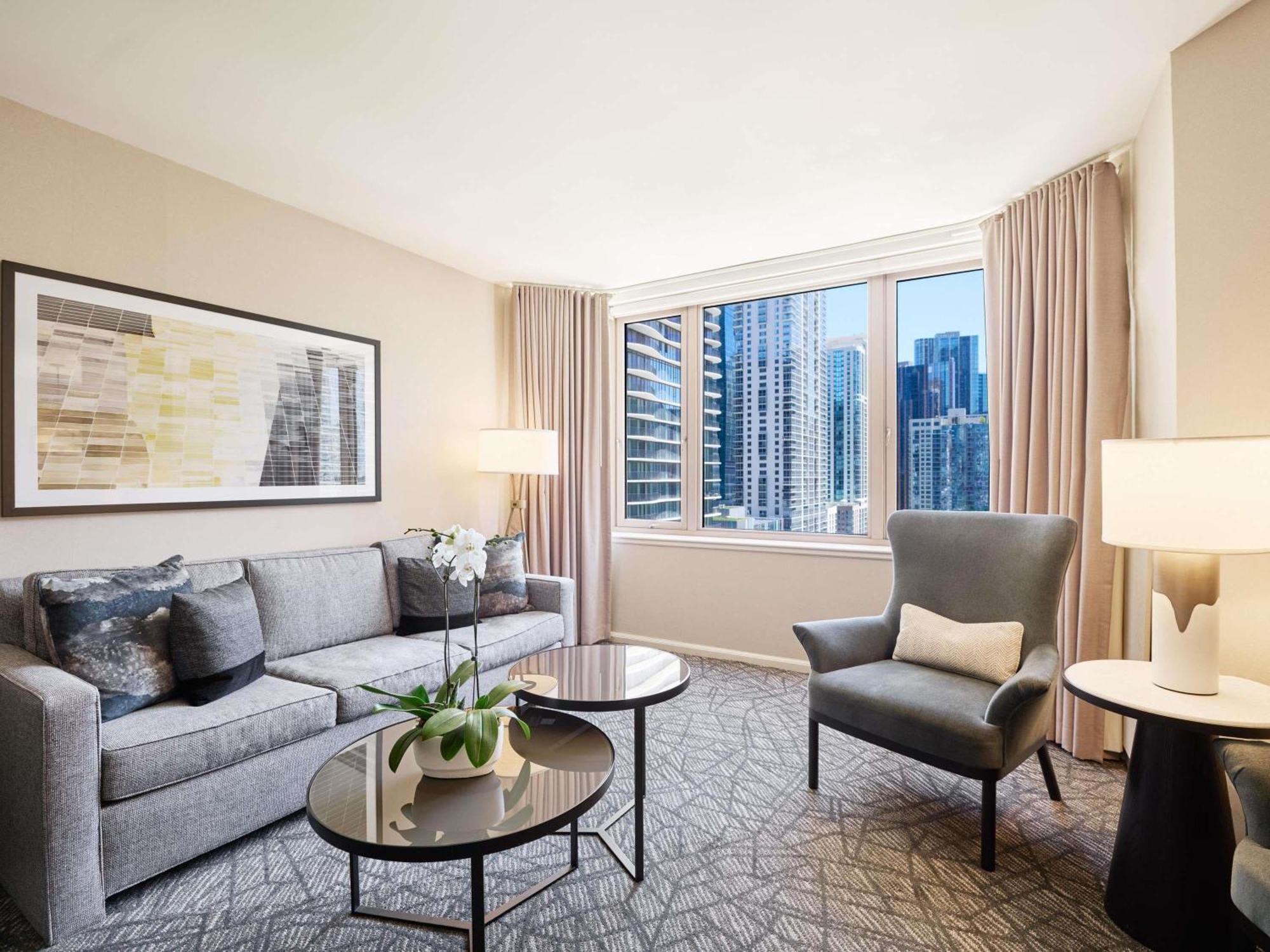 One Bedroom Suite 1 King,1771730714:JPEG